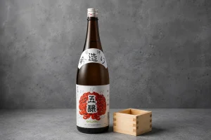 地域限定の純米吟醸「五醸」を、1杯330円で。
